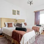 Casa Shanti Niketan Гостевой дом Эшторил