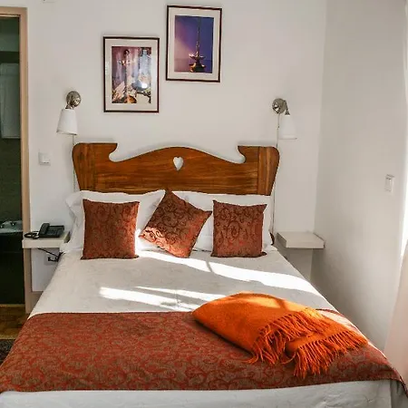 Casa Shanti Niketan Гостевой дом Эшторил