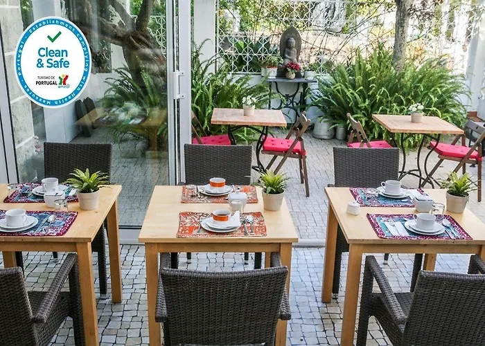 Casa Shanti Niketan 4* 埃斯托利尔